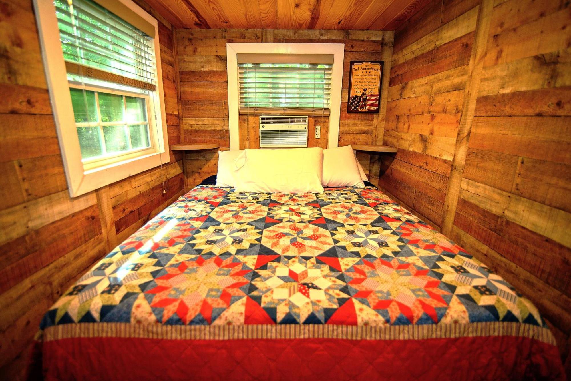 The Americana - Parker Creek Bend Cabins 默弗里斯伯勒 外观 照片